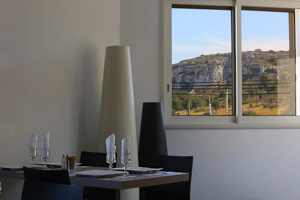Hotel Restaurant Les Pielettes Le Rove 2*,