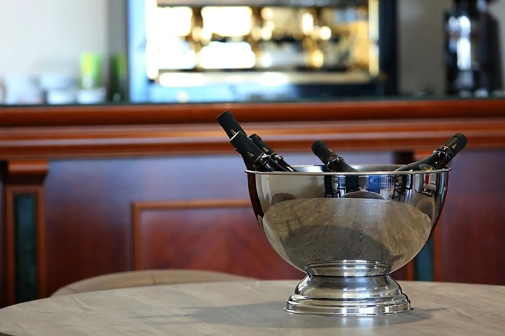 Hotel Restaurant Les Pielettes Le Rove