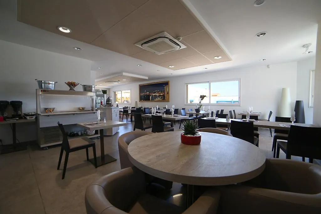 Hotel Restaurant Les Pielettes Le Rove 2*,  France